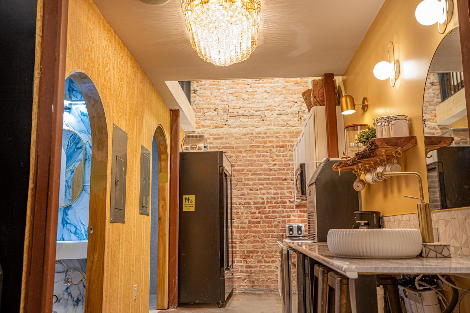 Social Stays - Santa Barbara'S First Hostel On State Street Exterior photo